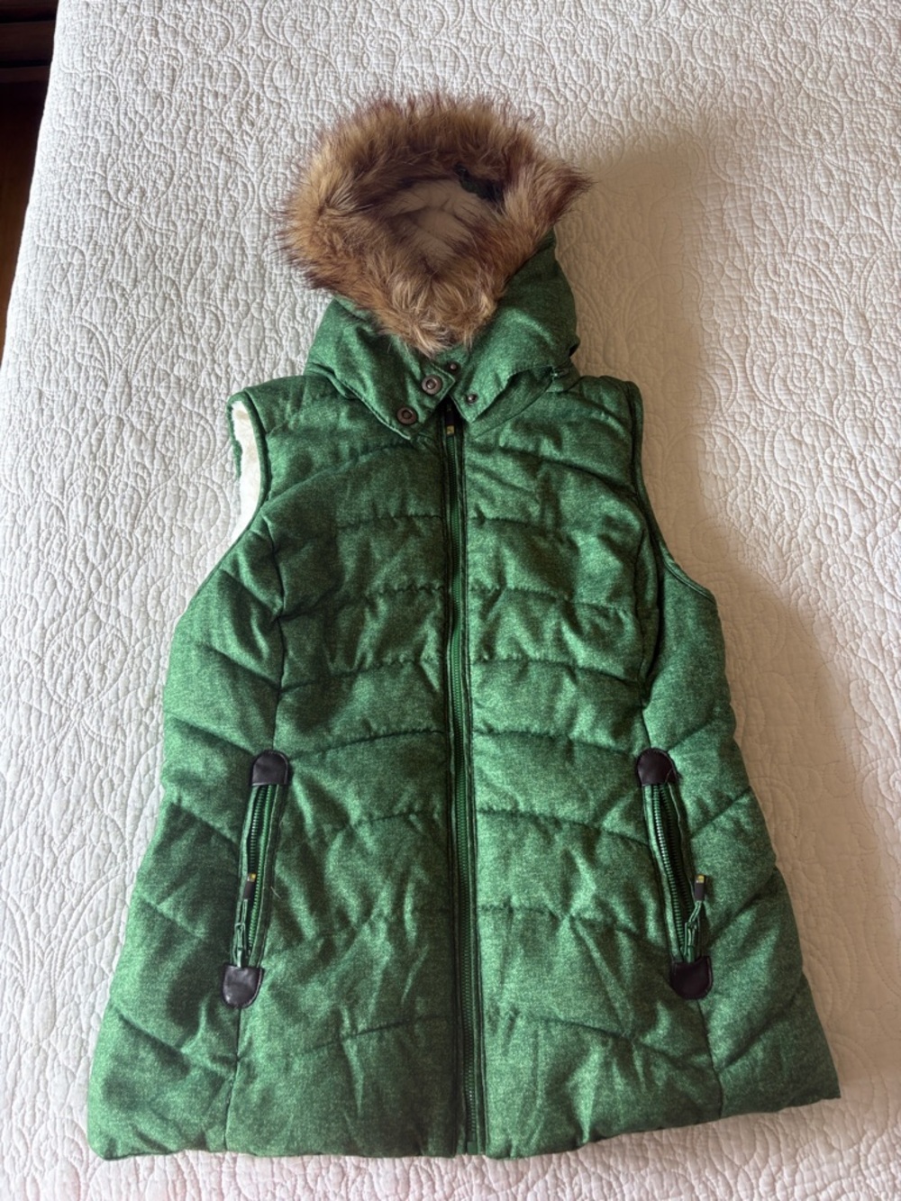 GreenTea Women’s Dark Green Quilted Hooded Puffer Vest with Faux Fur Trim